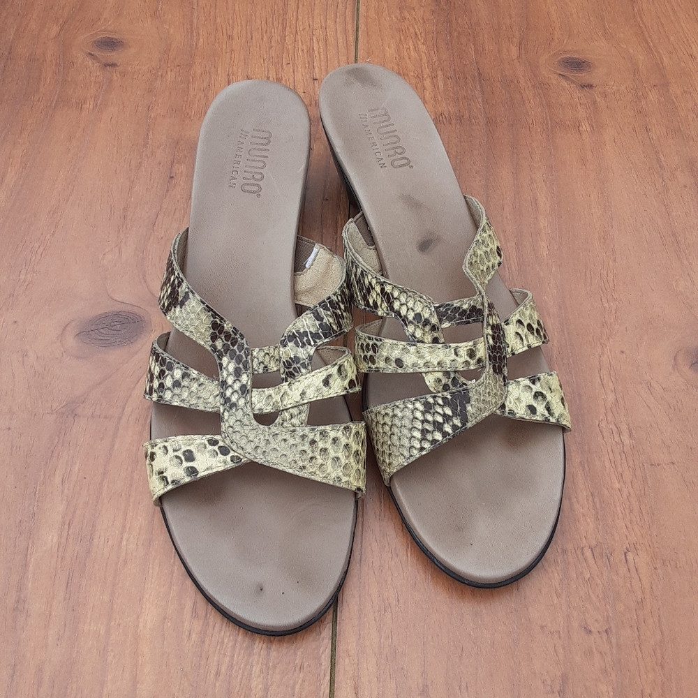 Munro👡snake sandals